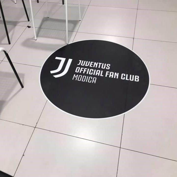 Adesivo calpestabile in PVC per pavimenti - immagine 4