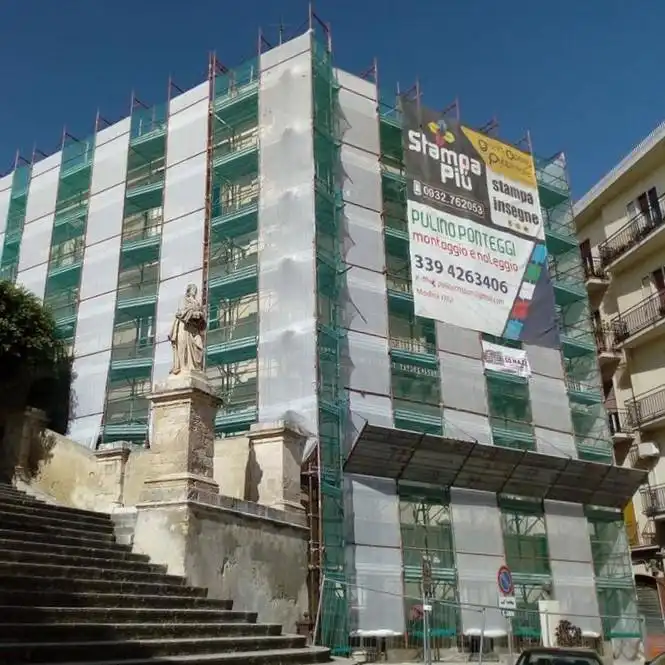 striscioni microforati per cantieri