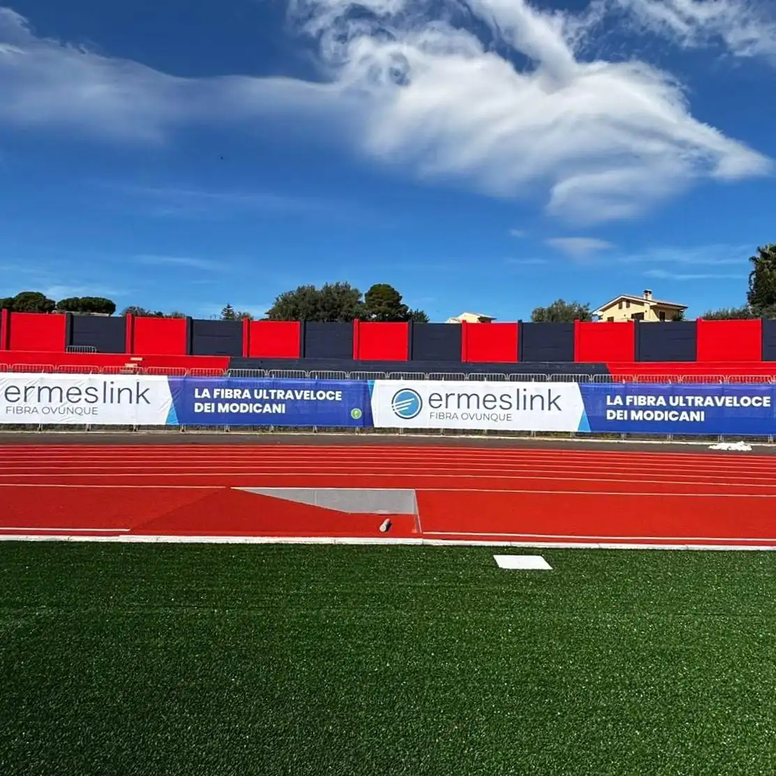 striscione mesh microforato stadio