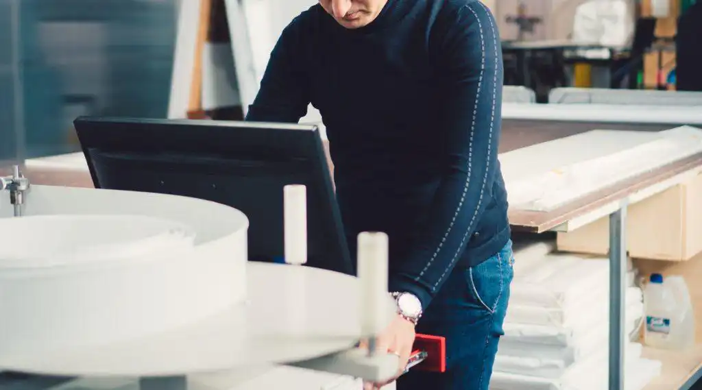 foto macchinari e dettagli lavorazione