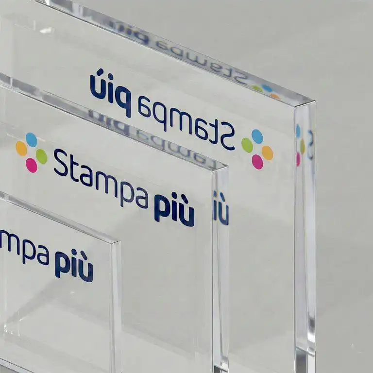 Stampa su Pannello in plexiglass personalizzato PMMA, ideale per arredi, divisori, espositori e comunicazione visiva