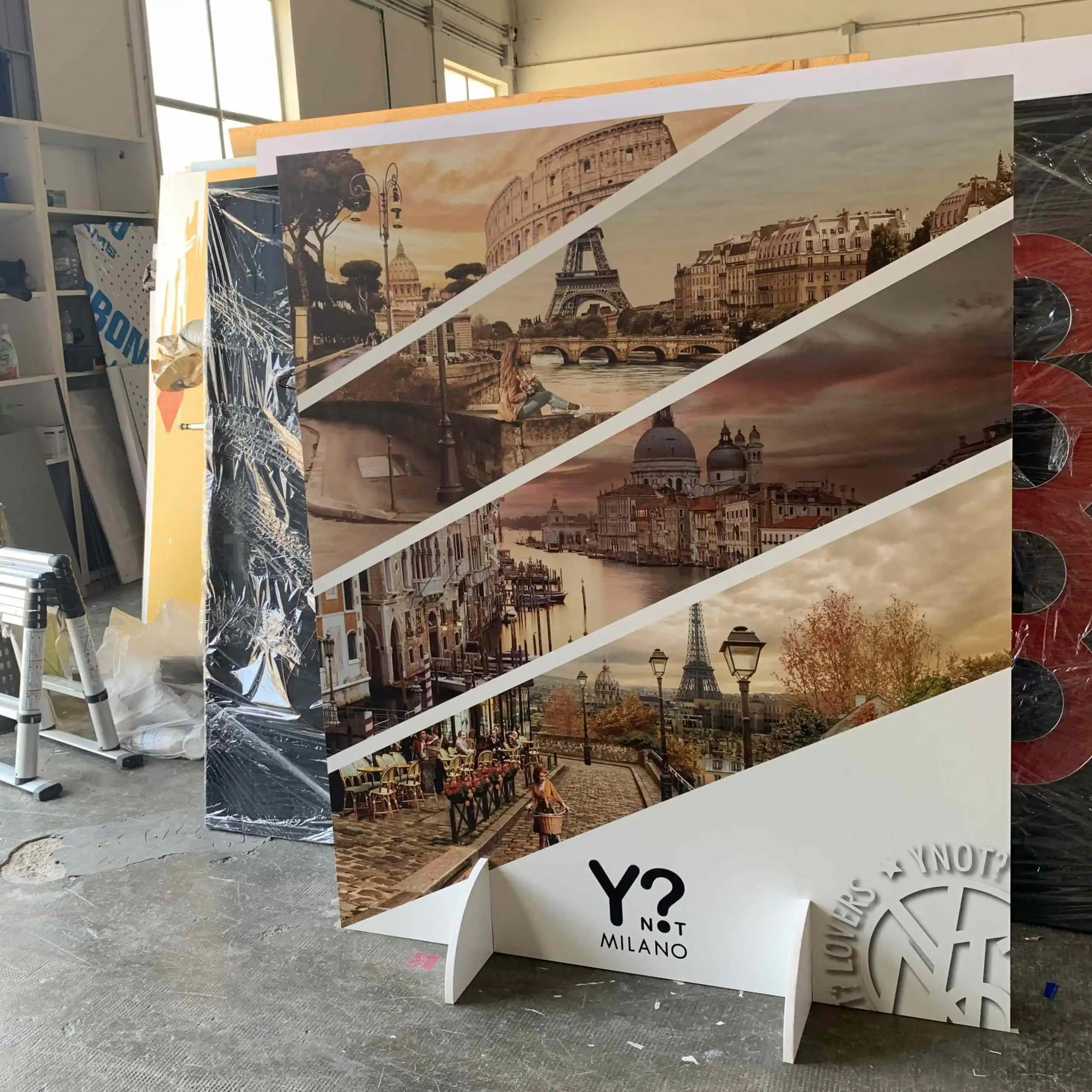 pannello pubblicitario autoportante