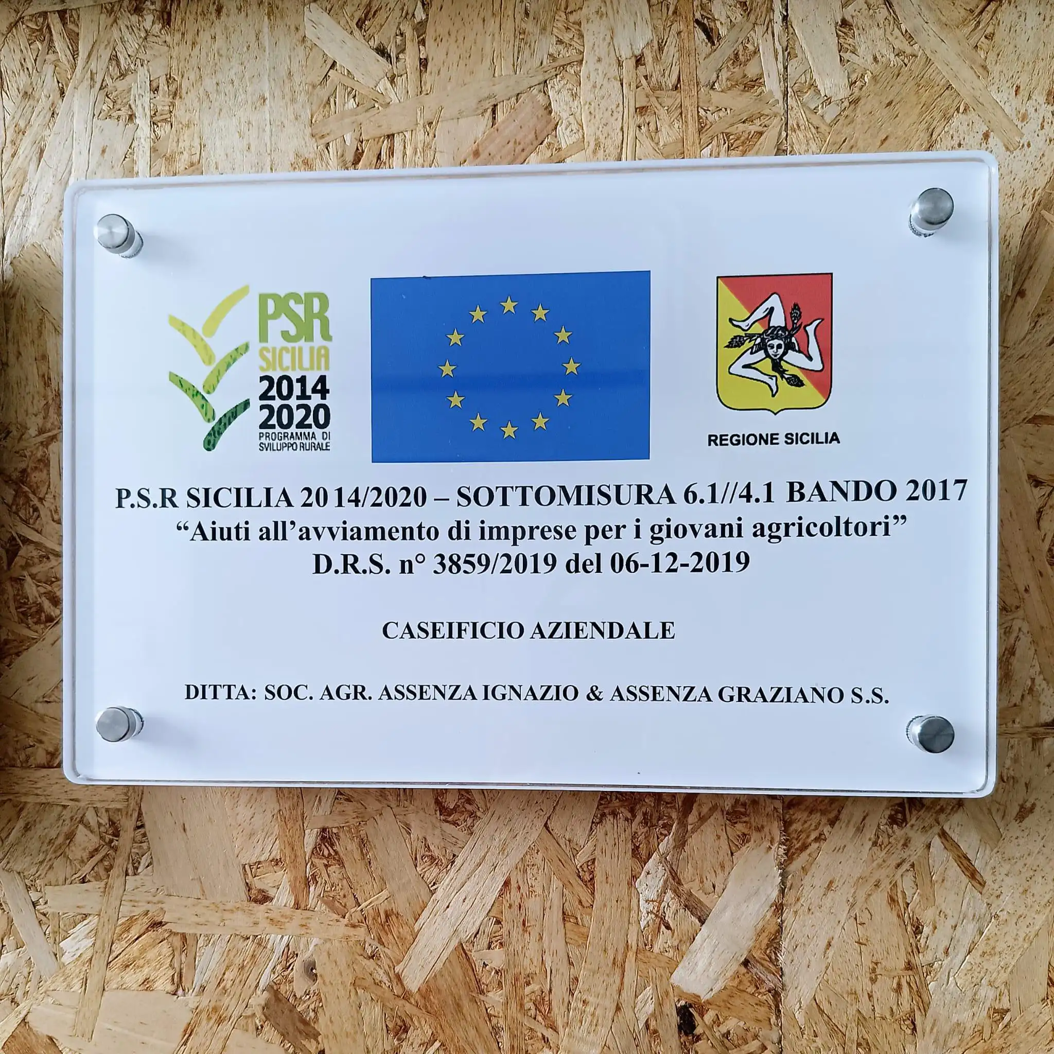 targa in plexiglass personalizzata bianca